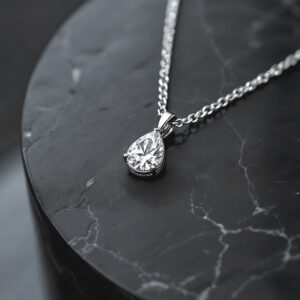 Collar "Gota de Luna" con Zafiro y Diamantes